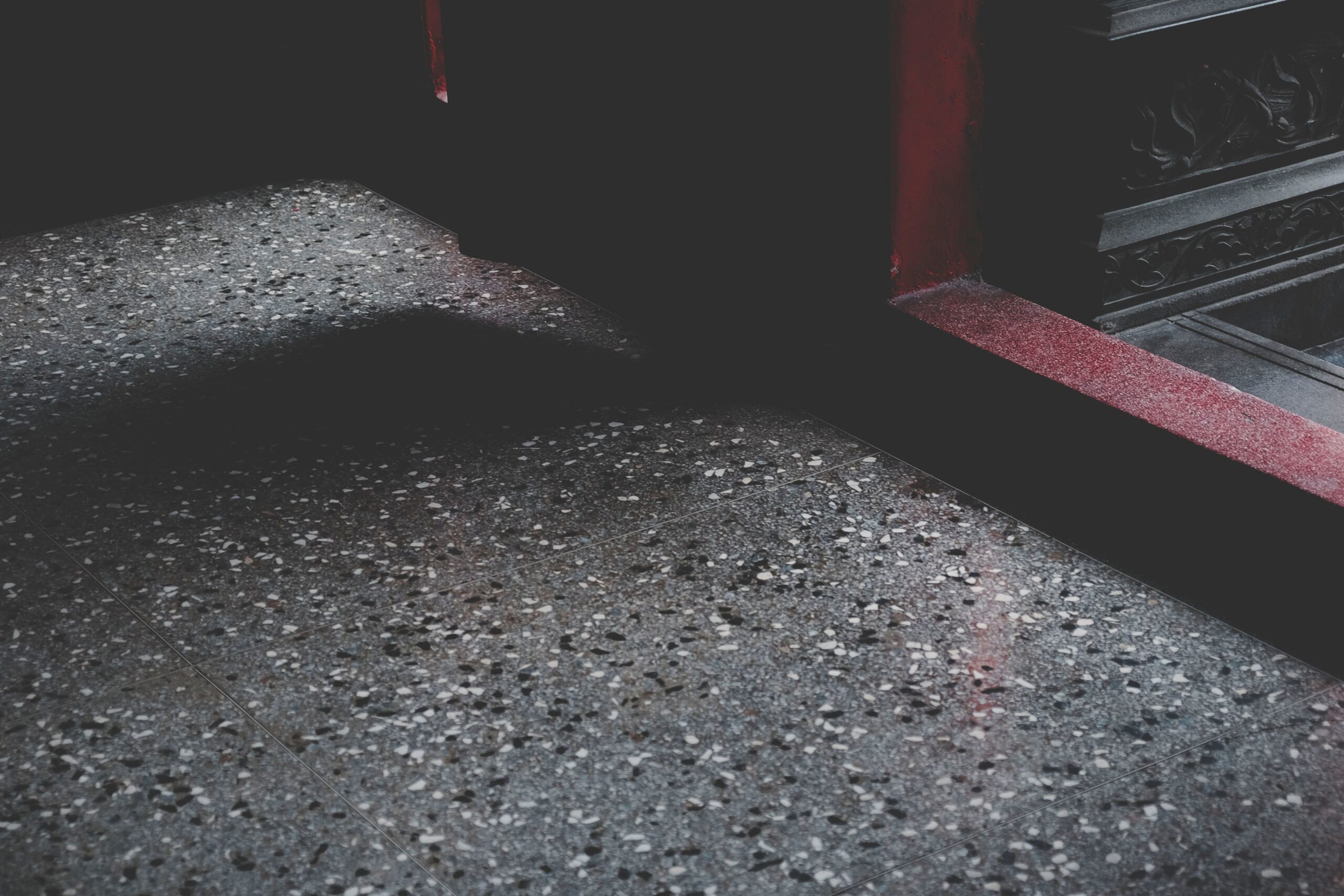 A flake epoxy garage floor
